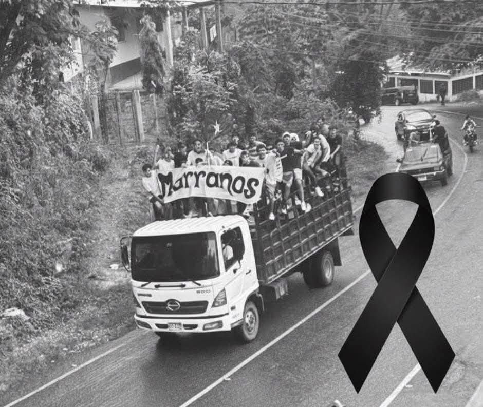 ¡Trágico cierre de campaña! Nueve muertos y 33 heridos, dejó volcamiento de camión en Santa Bárbara