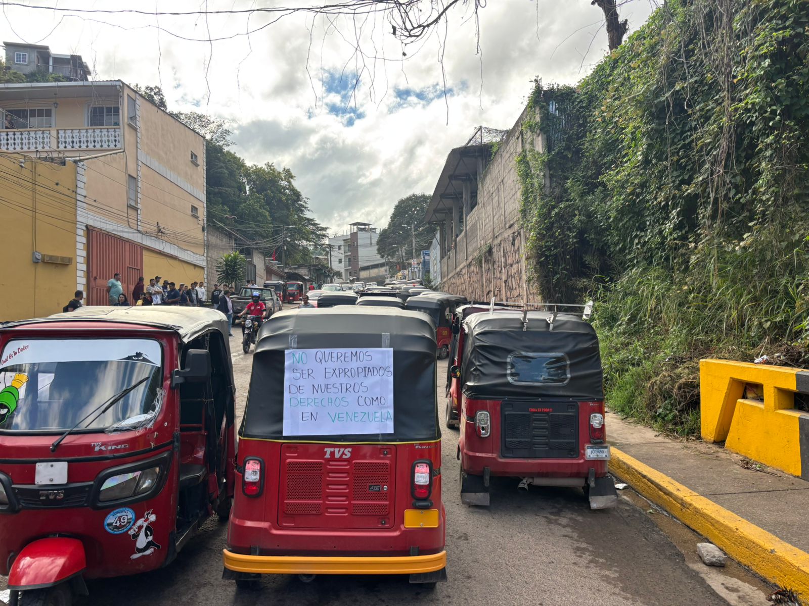 Mototaxistas de Nueva Suyapa protestan ante proliferación de unidades sin autorización